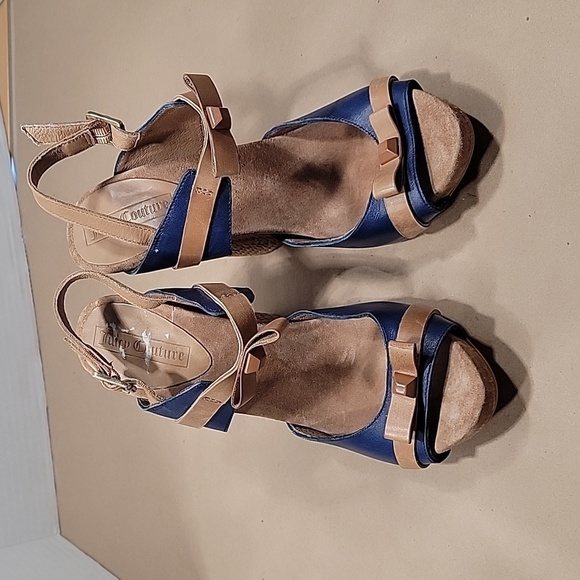Juicy Couture Size 8 Blue and Tan Peep Toe Heels with Bows, NWOT - Picture 1 of 8